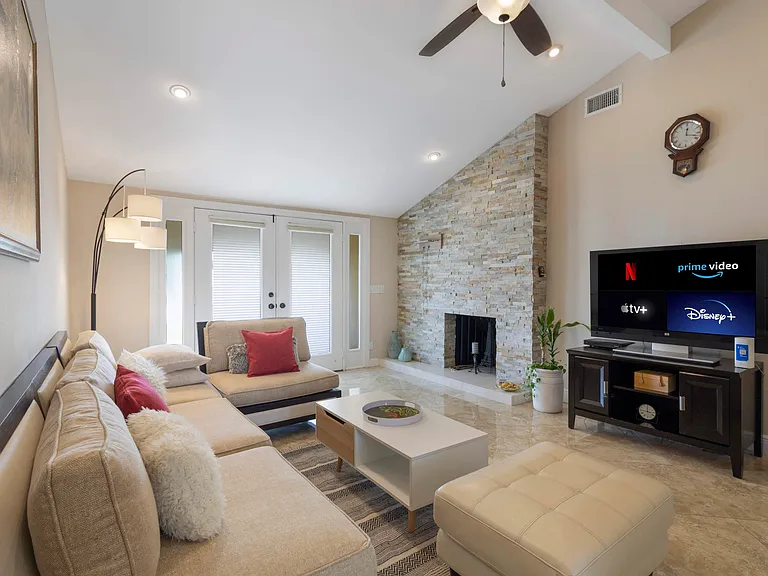832 Green St #1 — Photo 5