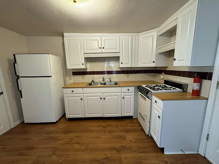 39 E North St #1 — Photo 2