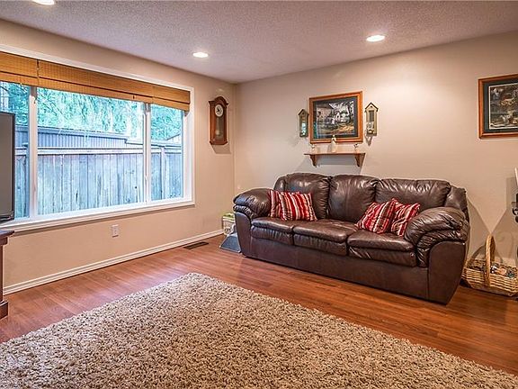 4th image of 3418 Harvard Dr SE