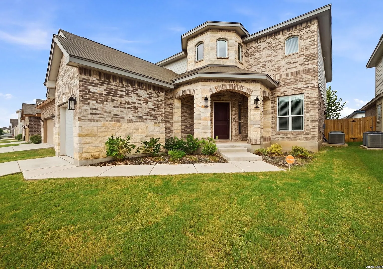 Stunning 4bed/3bath House For Lease! Available Now! — Photo 2