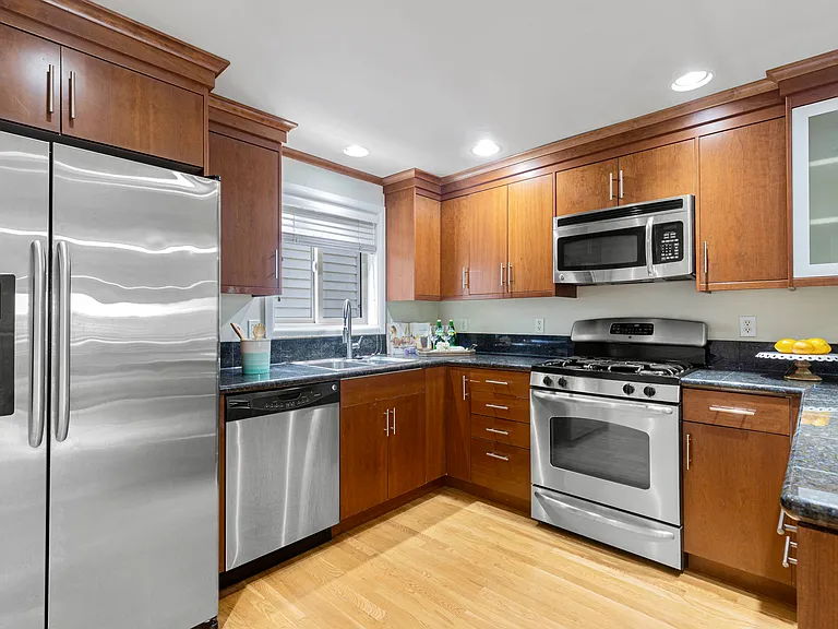 1514 Taylor Ave N #B — Photo 6