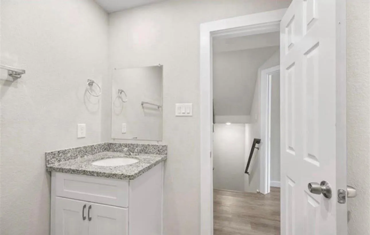 3 bed, 2.5 bath, $1,775 — Photo 2