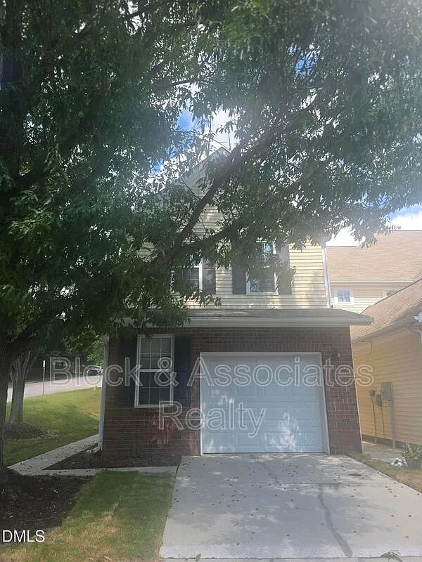 3 bed, 2.5 bath, 1949 sqft, $2,100 — Photo 1