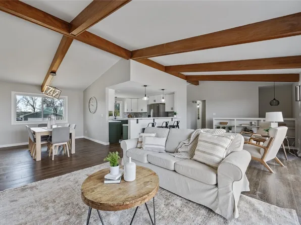 3850 Lost Valley Rd SE, Cedar Rapids, IA 52403