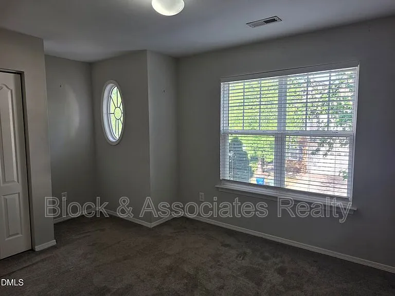 8208 Stone Cellar Dr — Photo 10