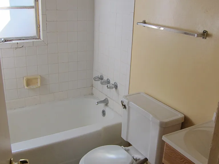 1220 N Jones Blvd #1 — Photo 15
