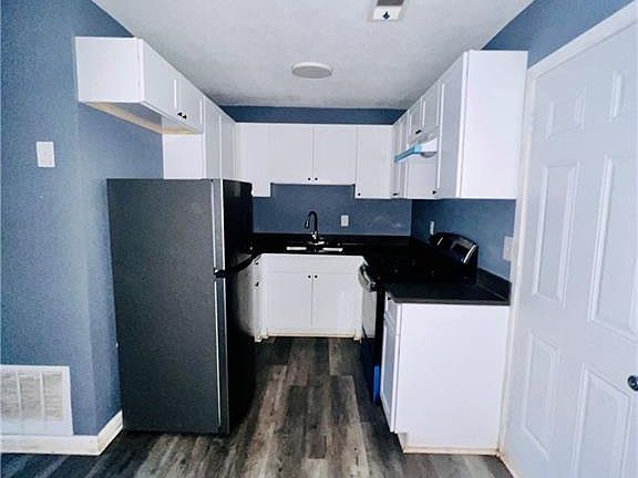 3rd image of 634 Jolly Ave S