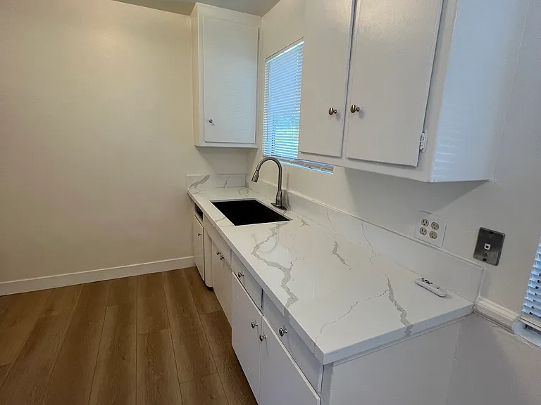 8415 Amigo Ave #6 — Photo 3