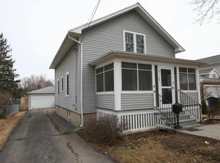 142 N Lord Ave, Carpentersville, IL 60110