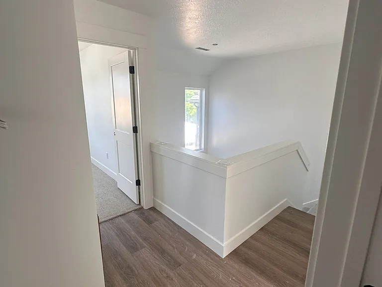 1537 S 600th St E — Photo 12