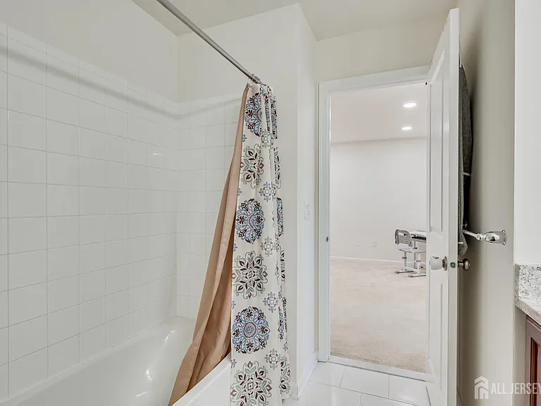 14 Hyacinth Ln — Photo 32