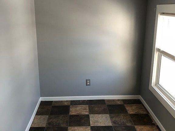 3rd image of 412 2nd Ave S #2