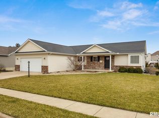 812 Stonelake Dr, Metamora, IL 61548