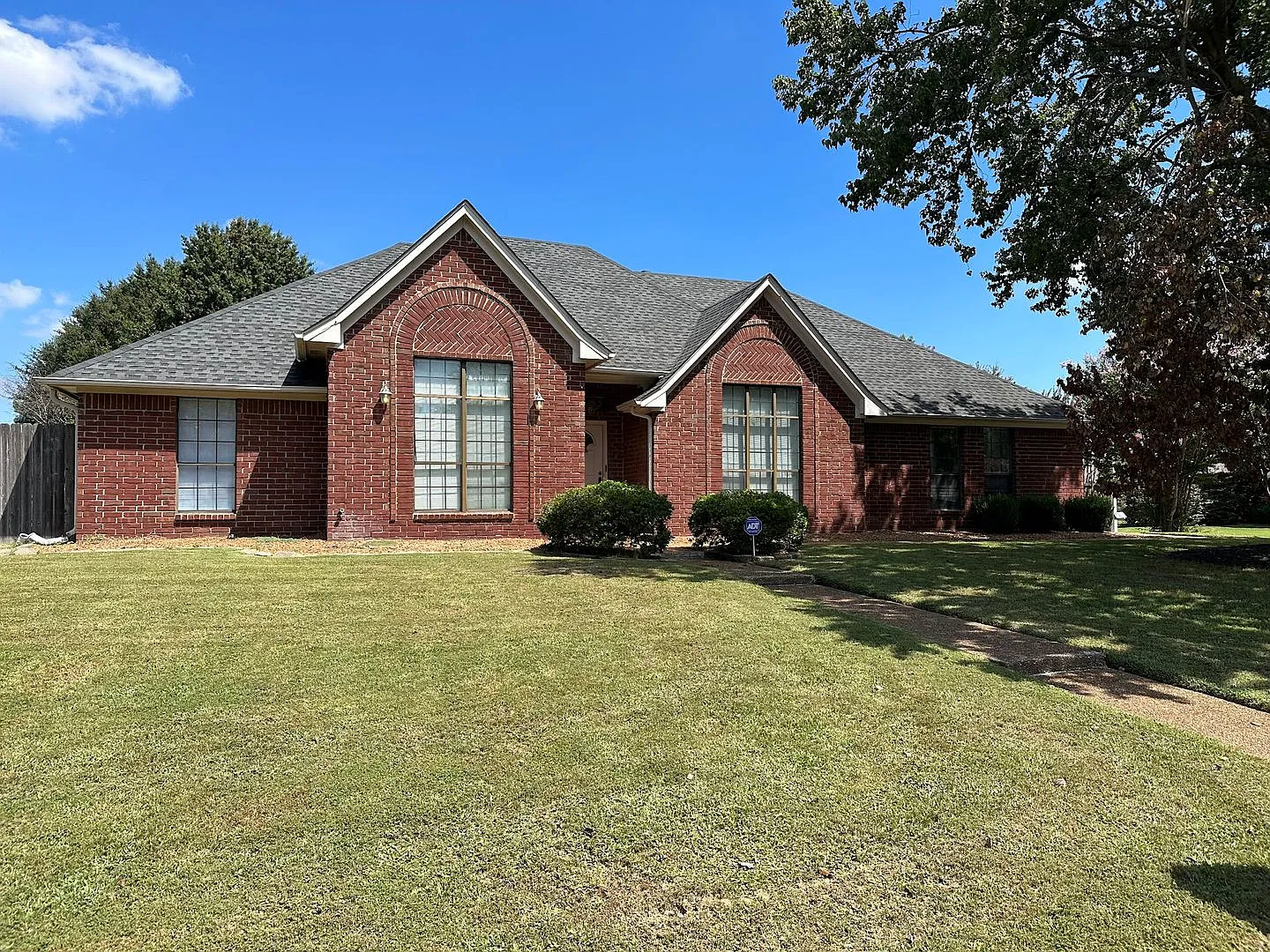 Welcome home to this beautifully renovated 4-bedroom, 3-bathroom residence located in the highly ... — Photo 1
