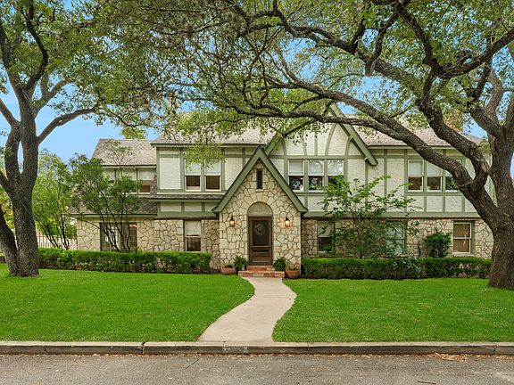 2nd image of 137 PARK DR