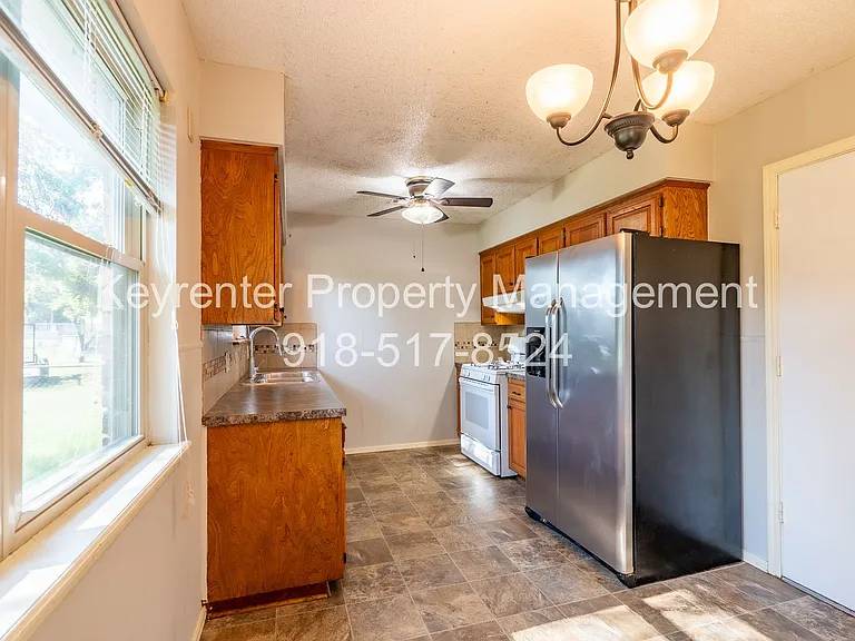 4822 S Spruce Dr — Photo 5