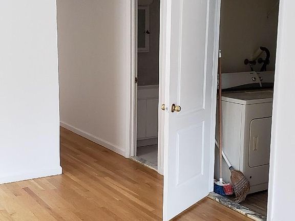 3rd image of 537 Minnieford Ave