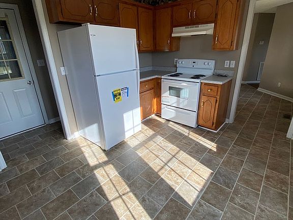 3rd image of 236 Grassmire Dr