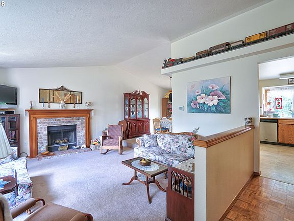 3rd image of 3004 NE 98th Cir