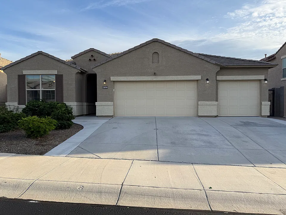 10749 W Swayback Pass