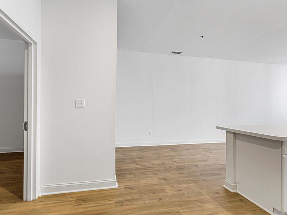 3rd image of 1300-10 Chestnut St #806