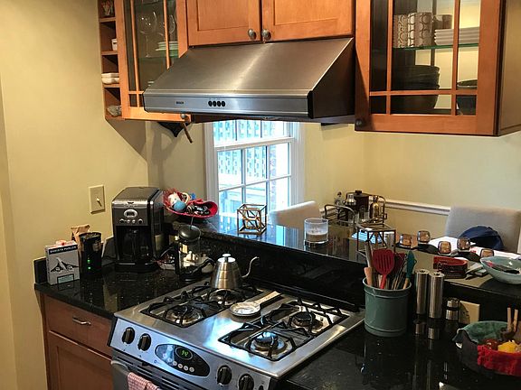 2nd image of 302 E Nelson Ave