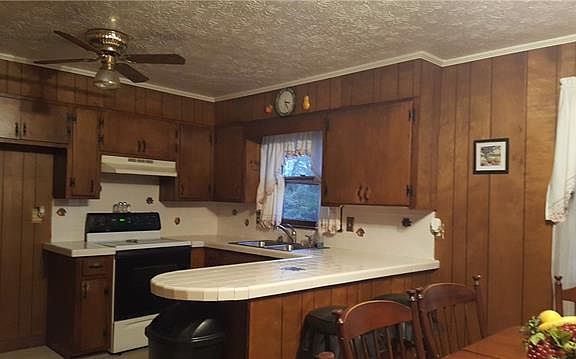 3rd image of 4392 Chantilly Dr
