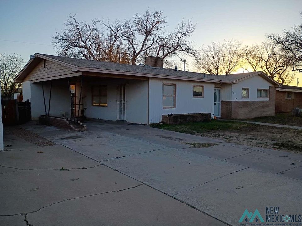 1st image of 704 S Heights Dr