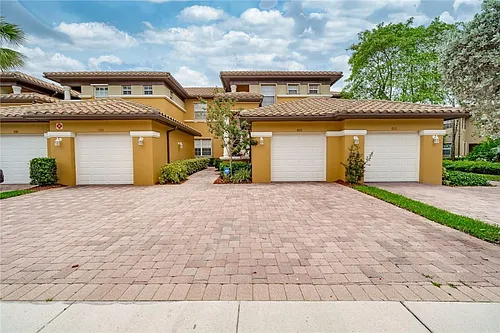 8012 NW 128th Ln Photo 1