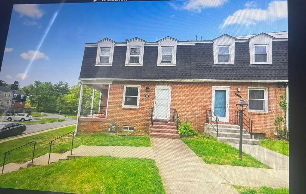 3 bed, 1936 sqft, $3,000 — Photo 2