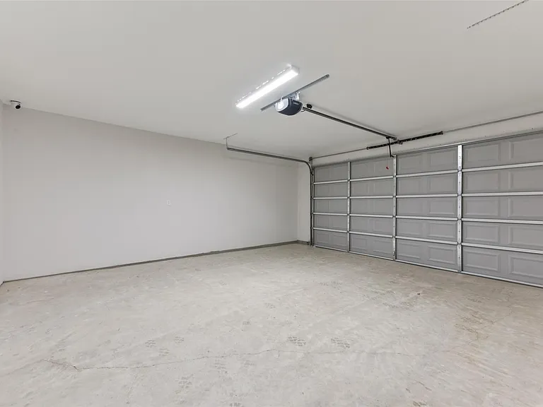 9304 Felix Sparke Dr — Photo 32