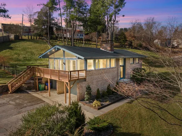 1304 Valleyview Dr, Blacksburg, VA 24060