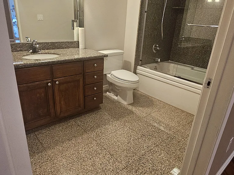 1049 S Hobart Blvd #305 — Photo 9
