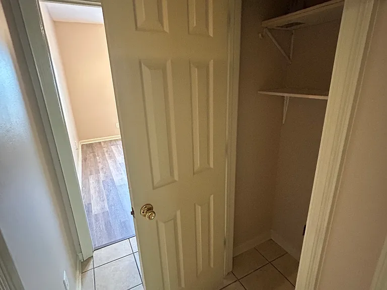 201 Powell Dr #E — Photo 2