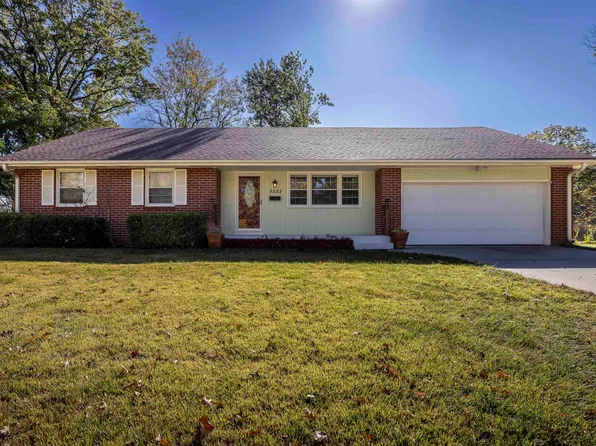 5533 SW Village Dr, Topeka, KS 66604
