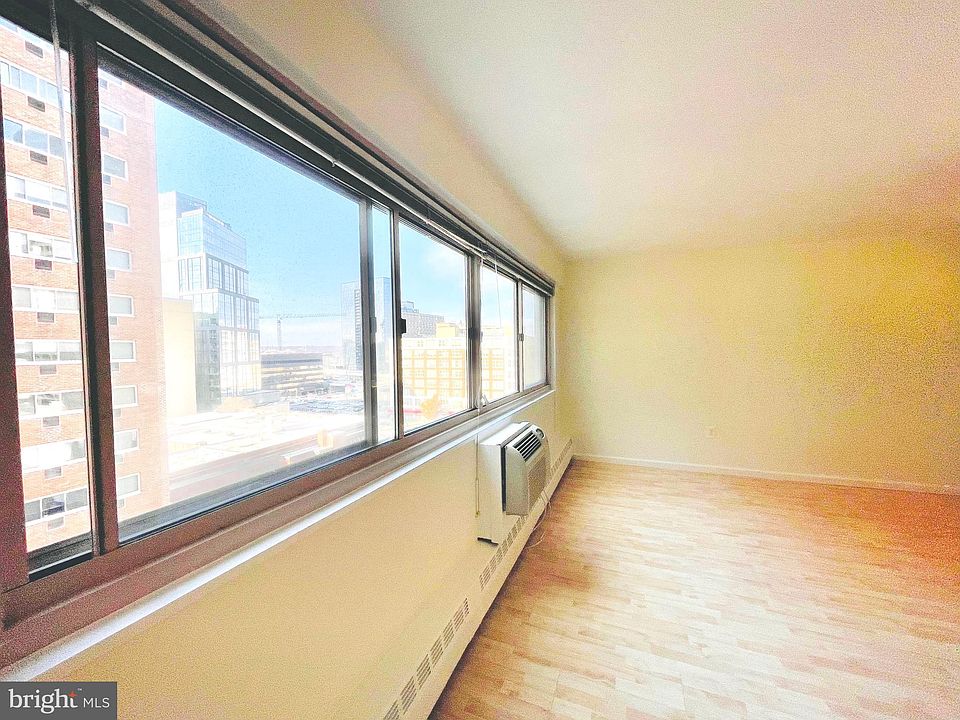 2nd image of 2101 Chestnut St Unit 1102