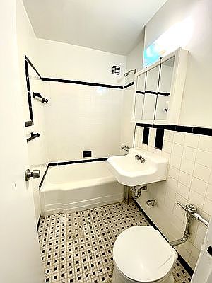 4th image of 75-10 Woodside Ave #M7