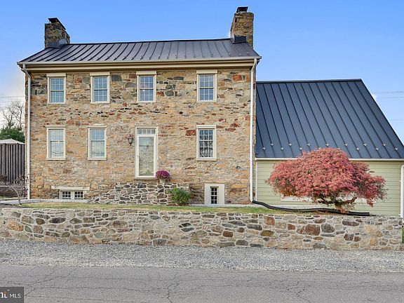 2nd image of 20597 Airmont Rd