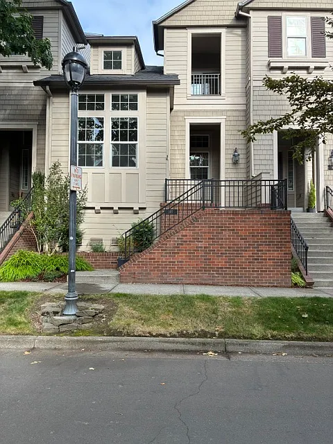 2 bed, 2.5 bath, 1329 sqft, $2,495 — Photo 2