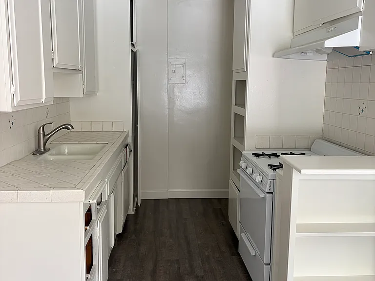 847 9th St #4 — Photo 3