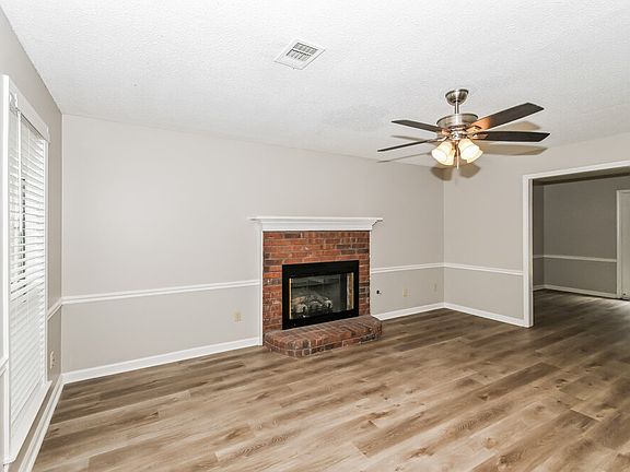 5th image of 2236 Oak Hollow Ln