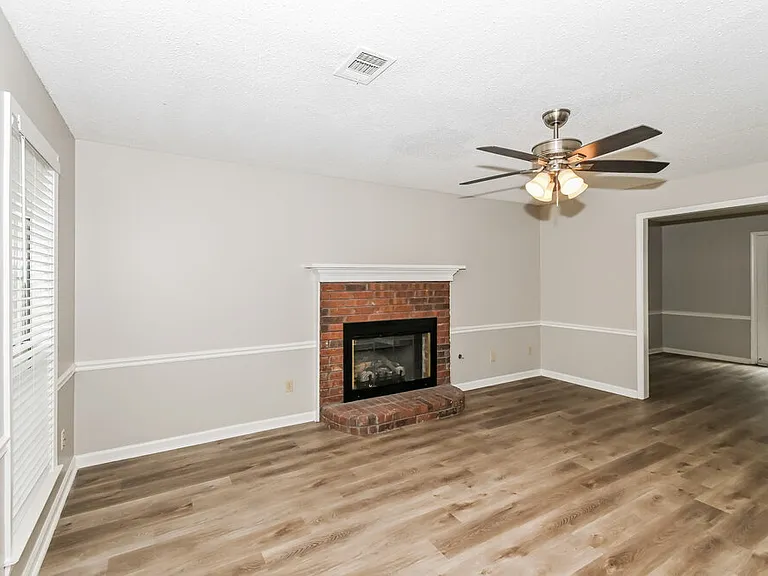2236 Oak Hollow Ln — Photo 5