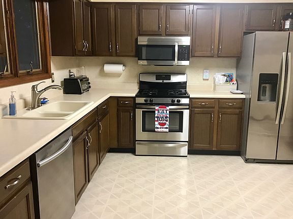 3rd image of 6800 N Parkwood Dr