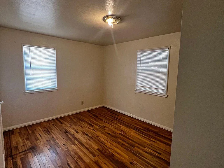 228 Arthur St — Photo 16