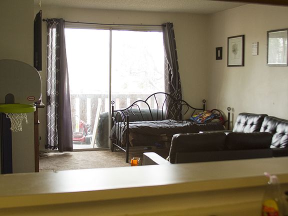 3rd image of 384 Redondo Ave Unit 201