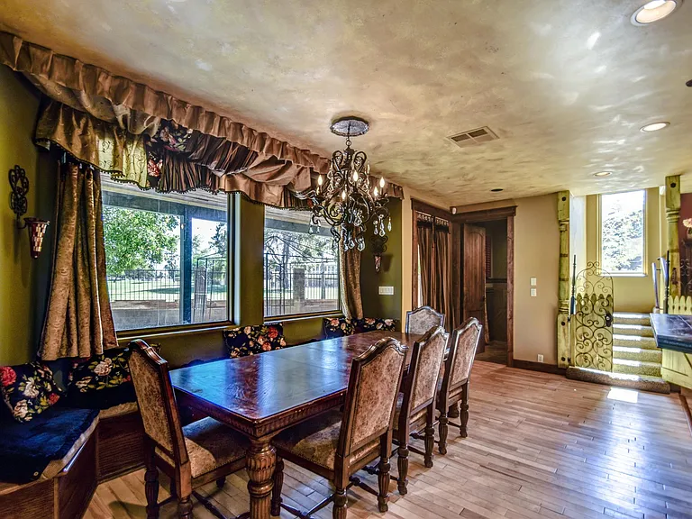 1341 E Ivyglen St — Photo 4
