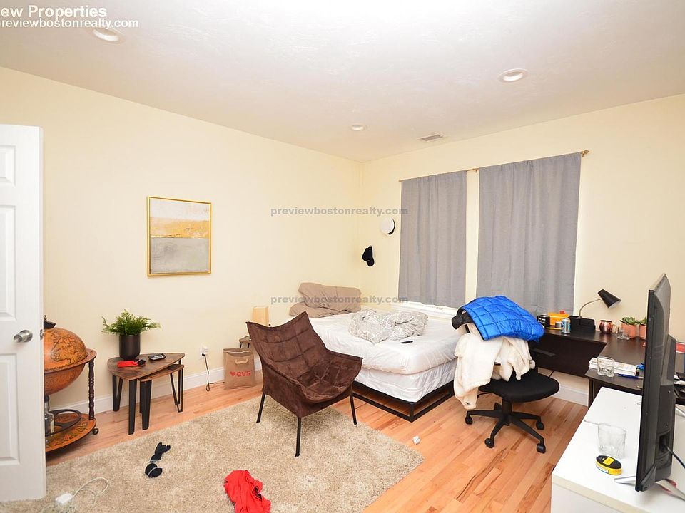 2nd image of 94 Pleasant St #L4