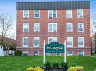 230 Central Ave APT 3I, Lawrence, NY 11559