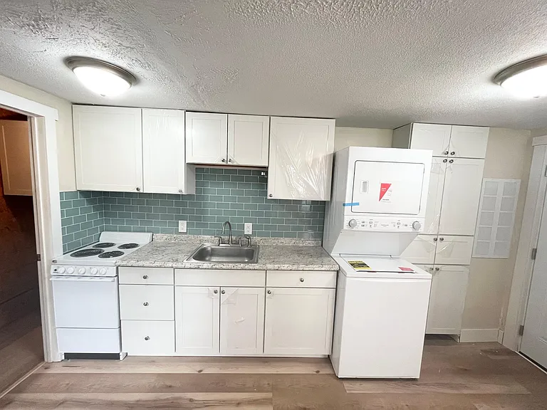 214 Myrtle Ave — Photo 5