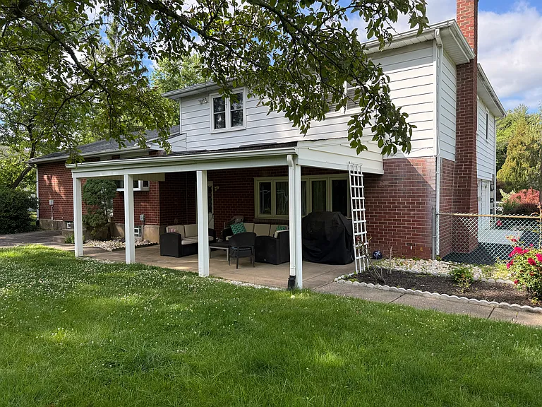 806 Warfield Ln — Photo 43
